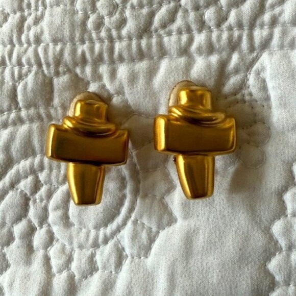 ESSEX Signed clip on earrings - Picture 1 of 4